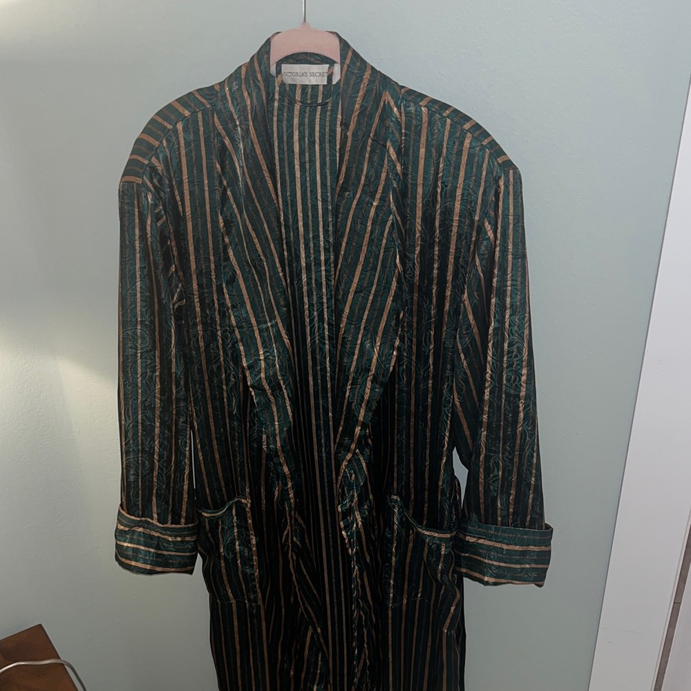Gorgeous VINTAGE Victoria’s Secret robe!